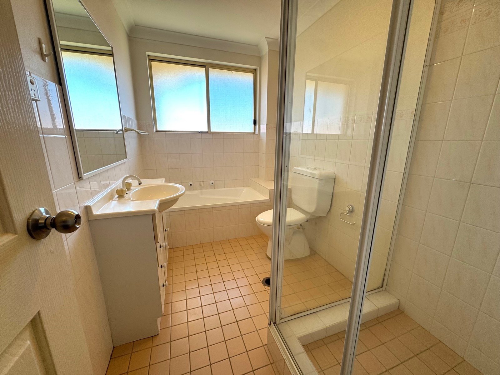 9/32 Solander Street MONTEREY 6