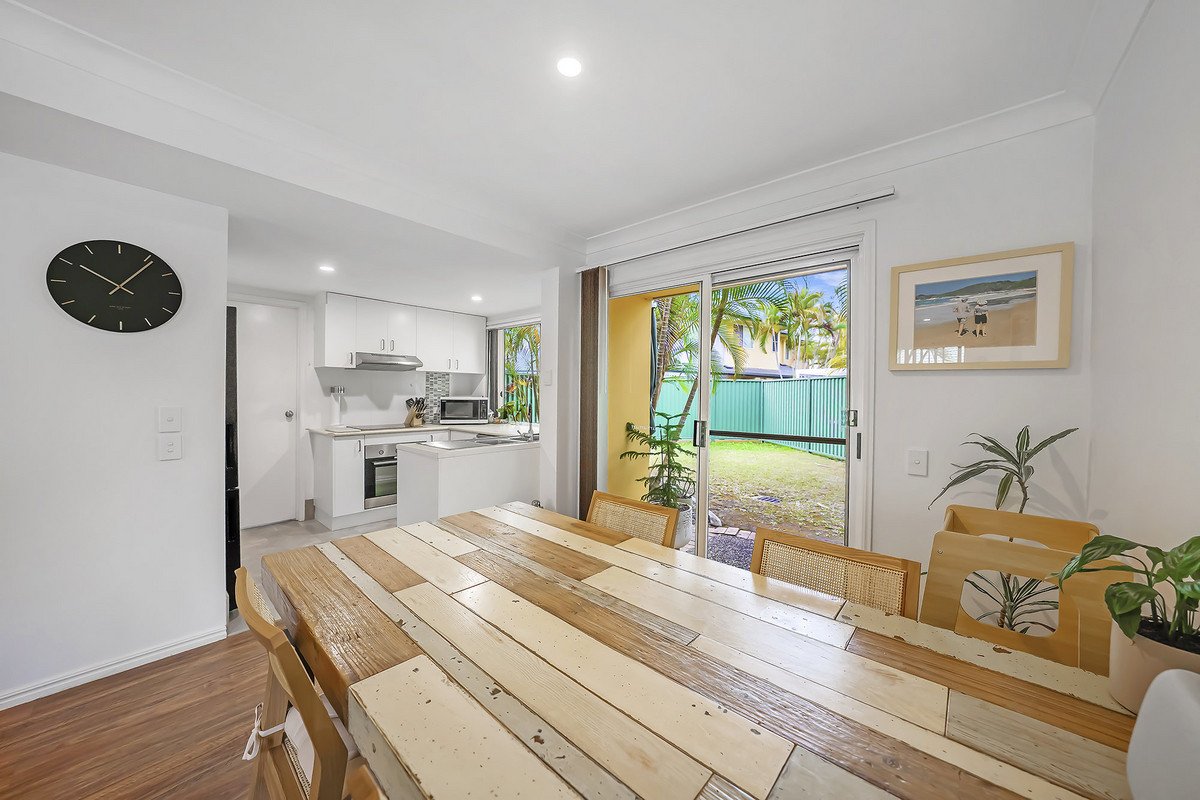 93/215 Cottesloe Drive Mermaid Waters 2