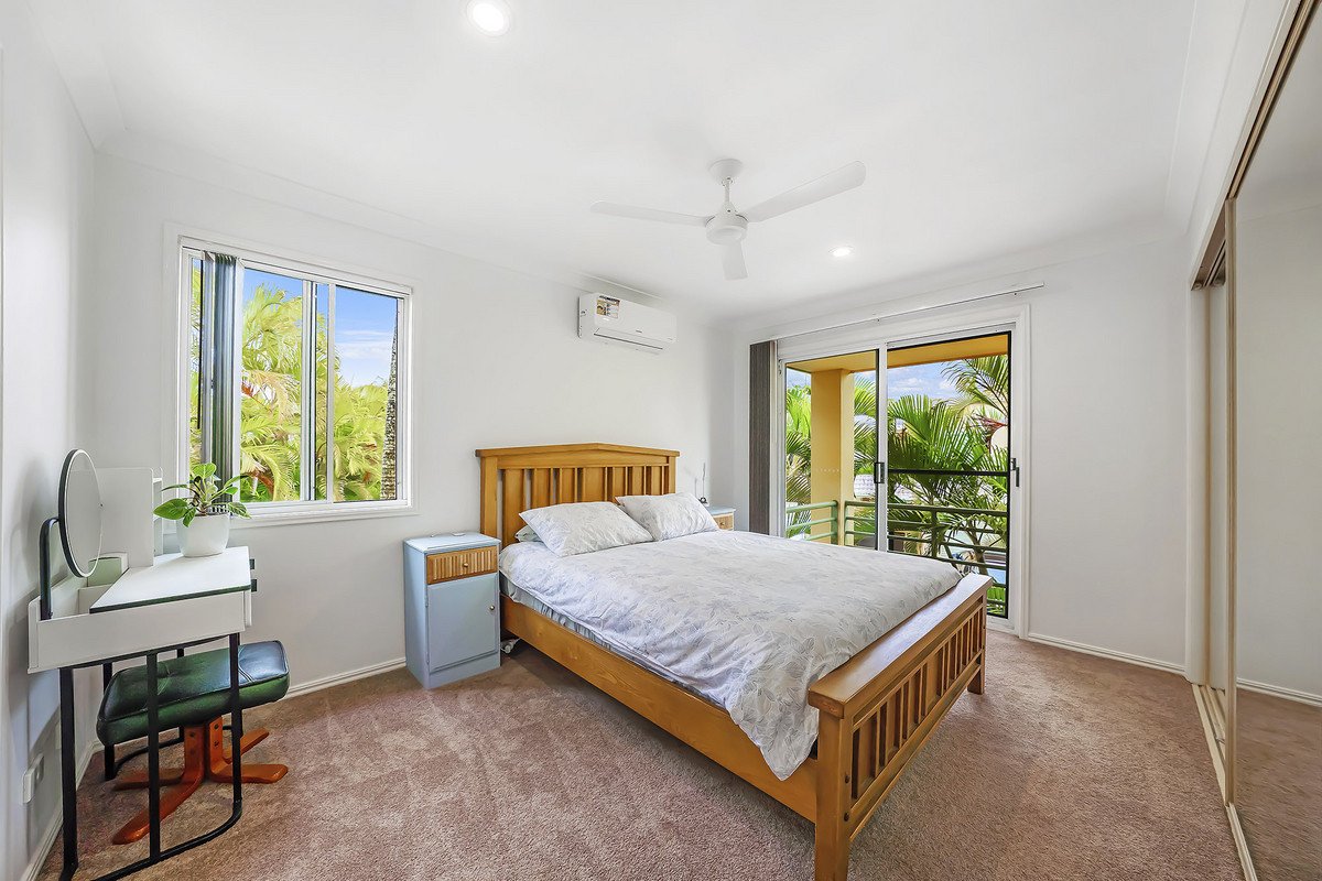 93/215 Cottesloe Drive Mermaid Waters 4