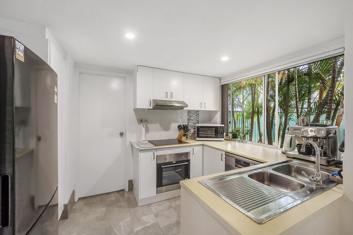 93/215 Cottesloe Drive Mermaid Waters 5