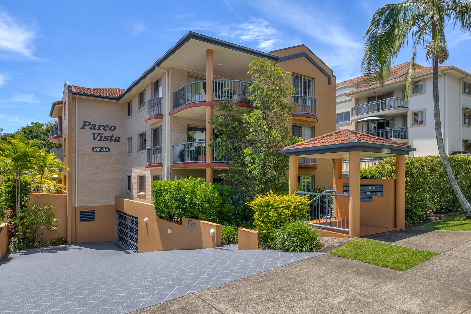 9/36-38 Dutton Street COOLANGATTA 1