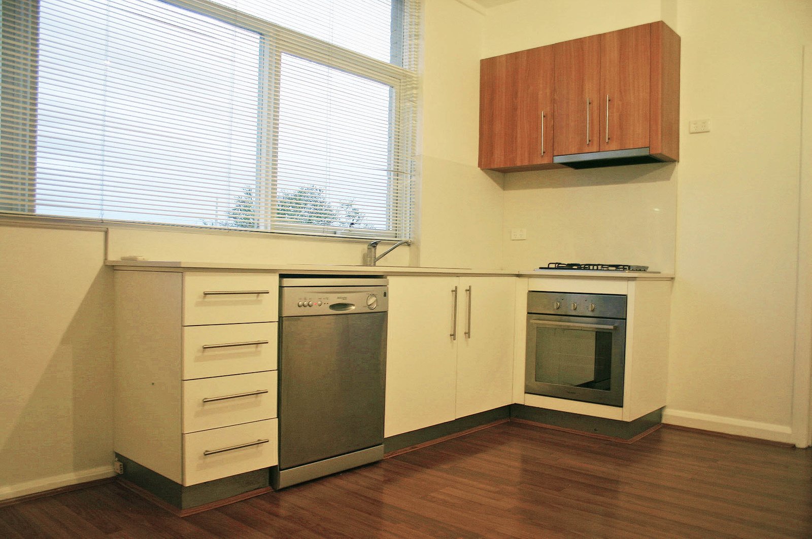 Gallery: 9/38 Waterloo Crescent