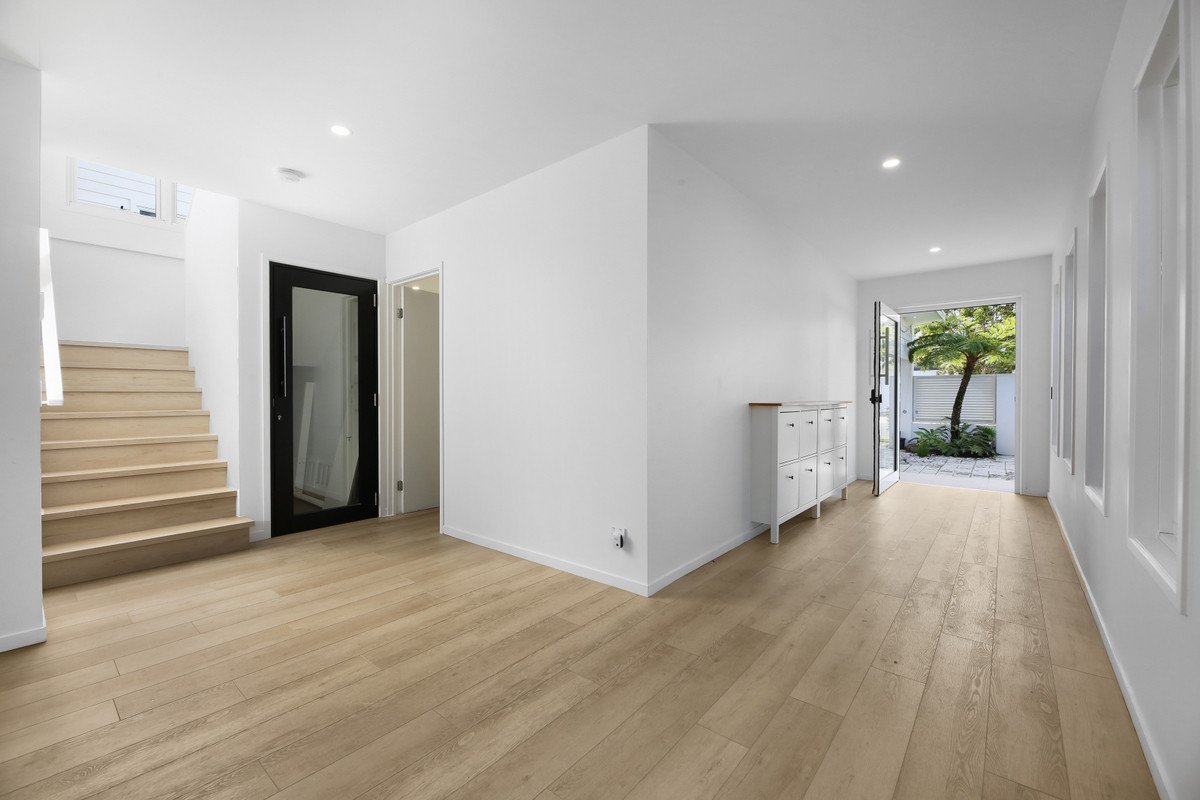 94 Chainey Avenue MIAMI 7