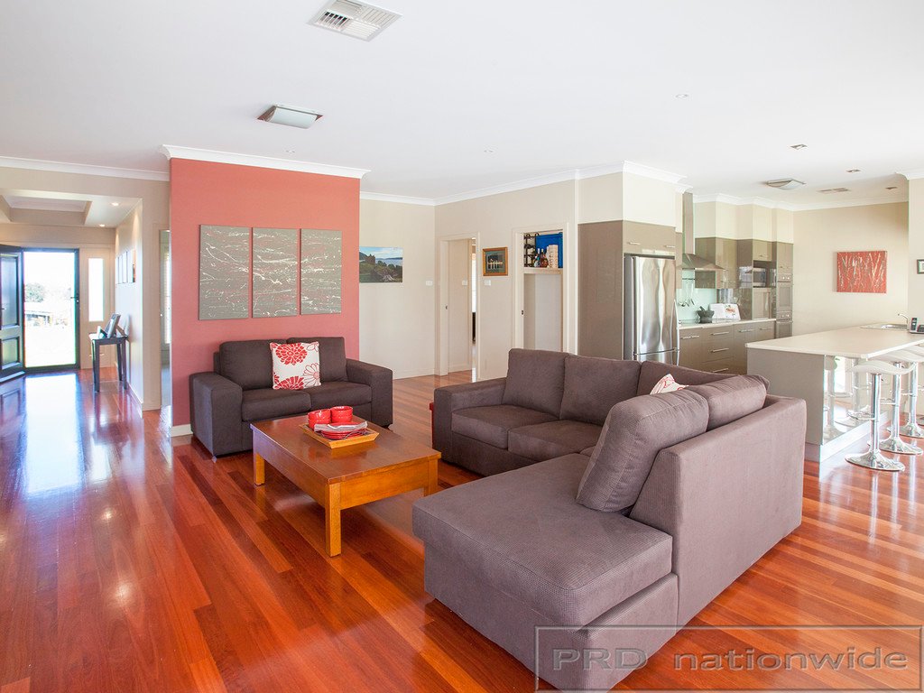 94 Clarence Street WALLALONG 8