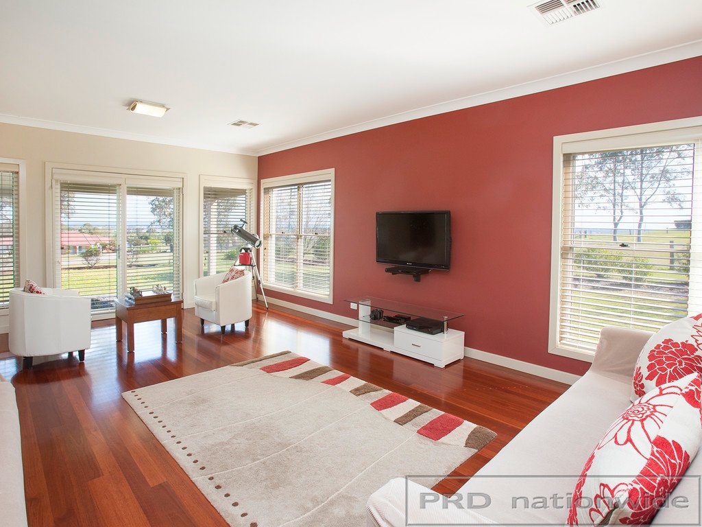 94 Clarence Street WALLALONG 9