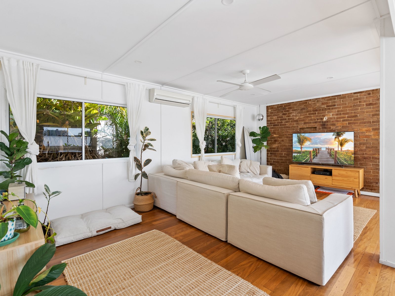 94 Dutton Street COOLANGATTA 4