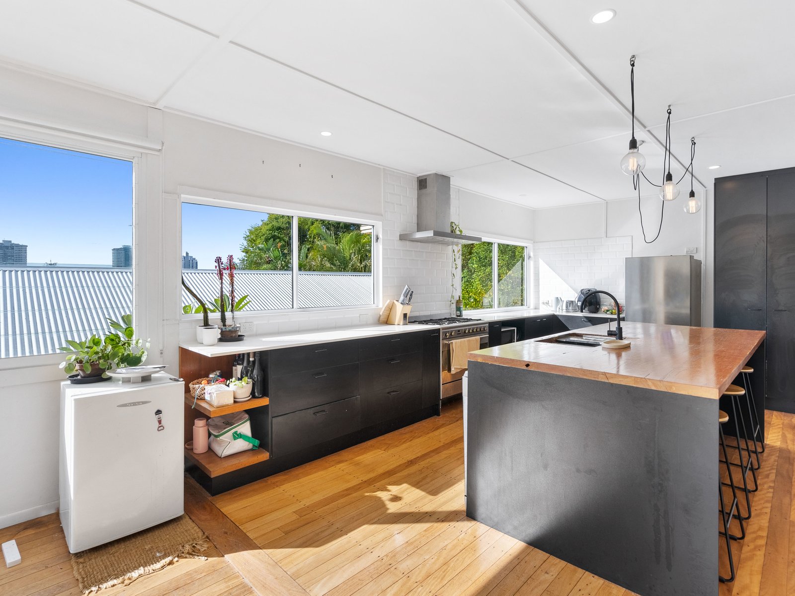 94 Dutton Street COOLANGATTA 5