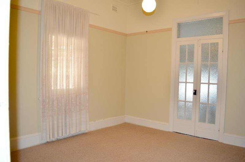 94 Gurwood Street WAGGA WAGGA 4