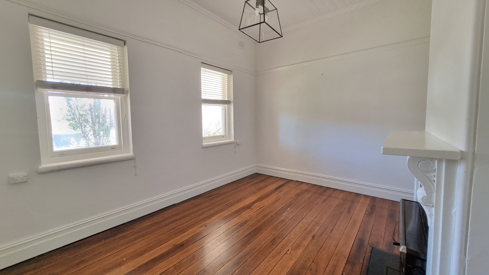 94 Punch Street GUNDAGAI 2