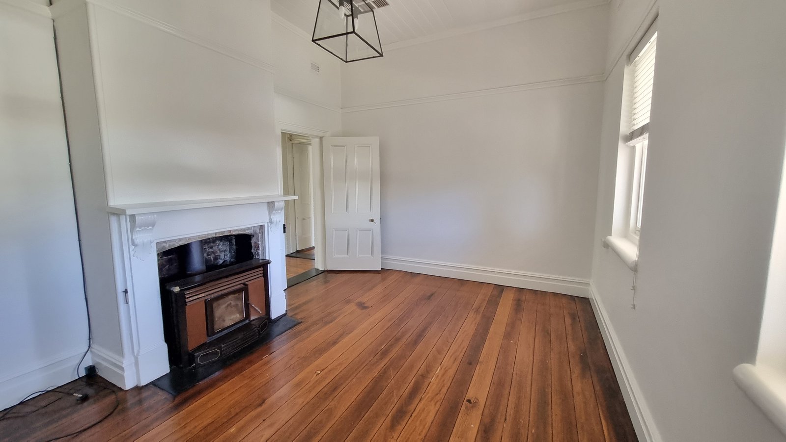 94 Punch Street GUNDAGAI 3