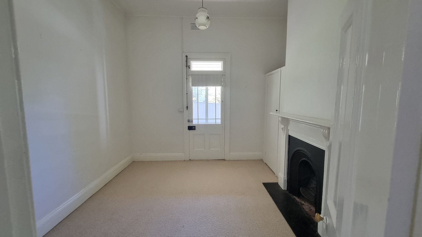 94 Punch Street GUNDAGAI 6