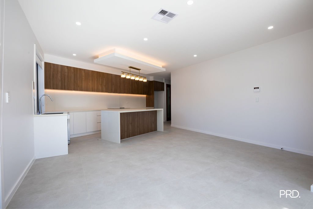 94 Smith St  South Penrith 4