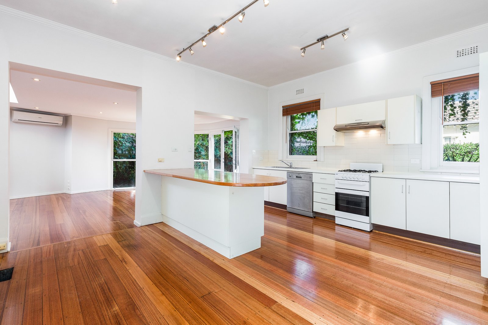 Gallery: 94 St Andrews Street