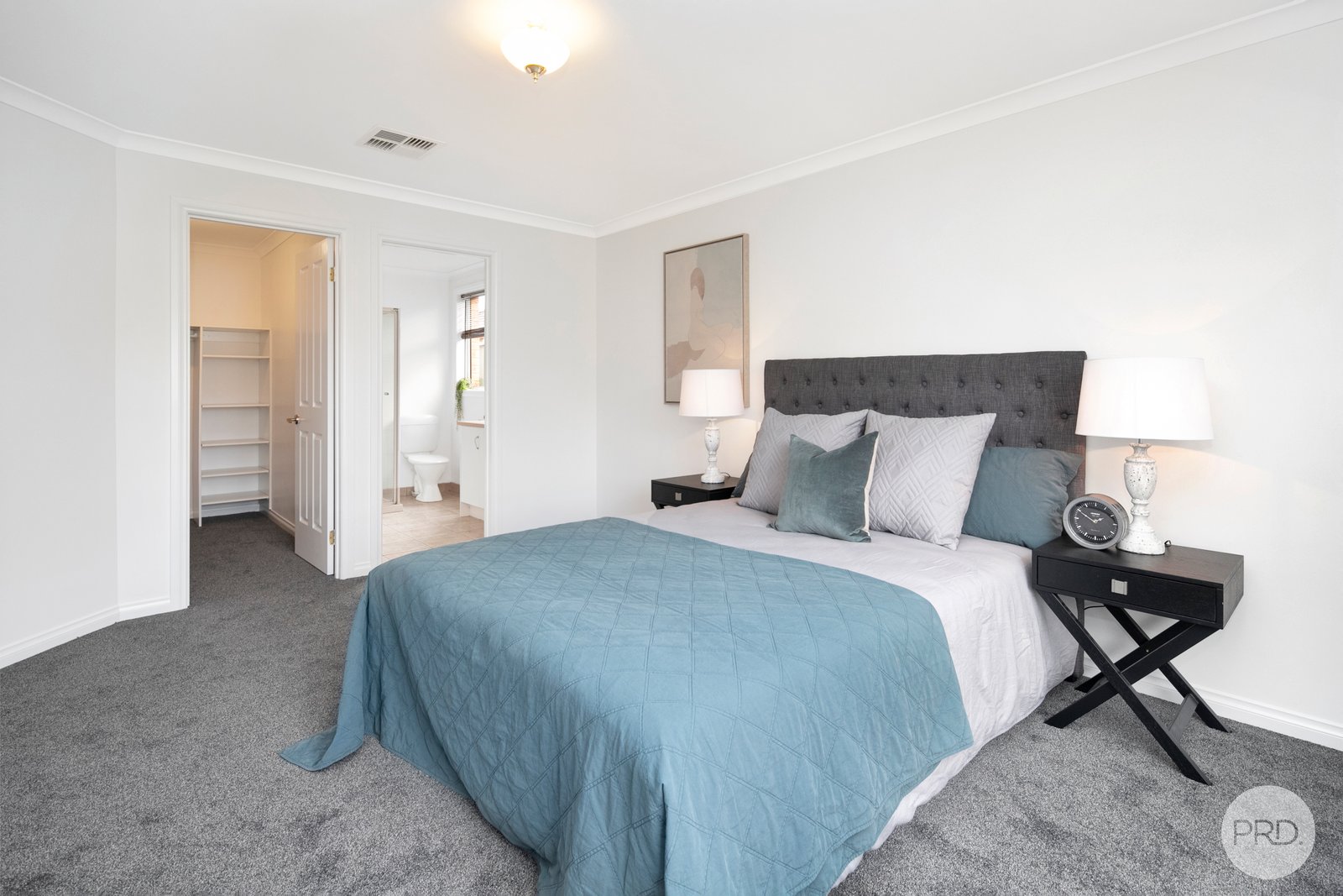 94 Stirling Drive LAKE GARDENS 2