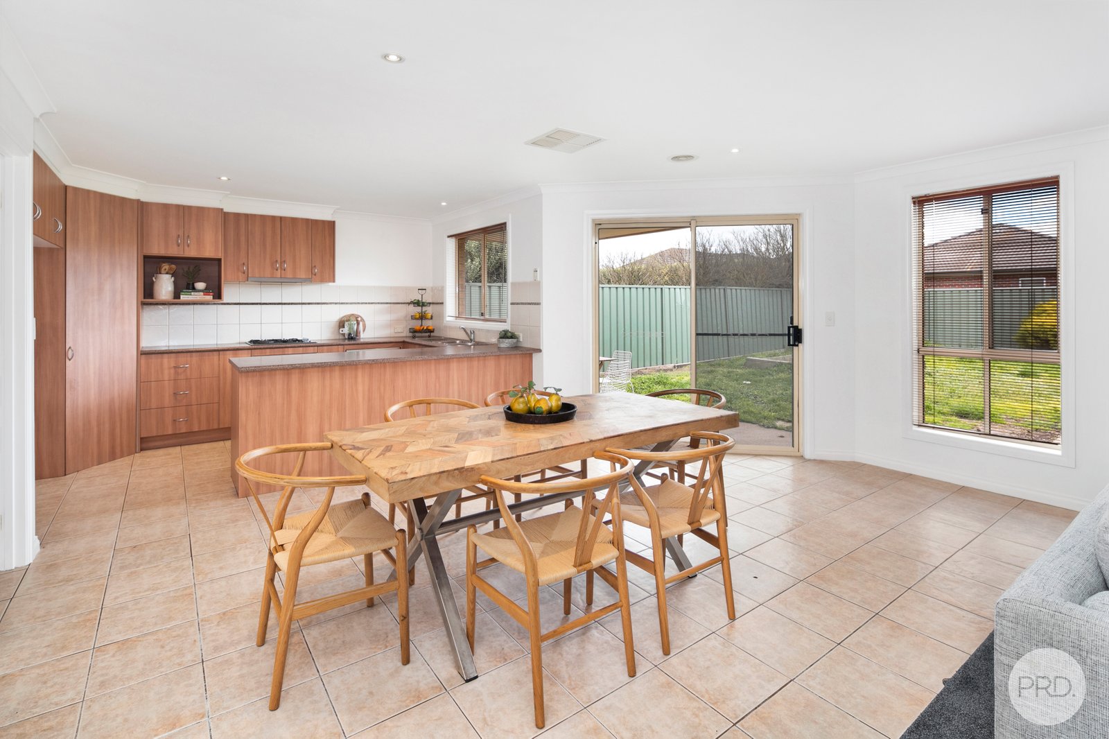 94 Stirling Drive LAKE GARDENS 9