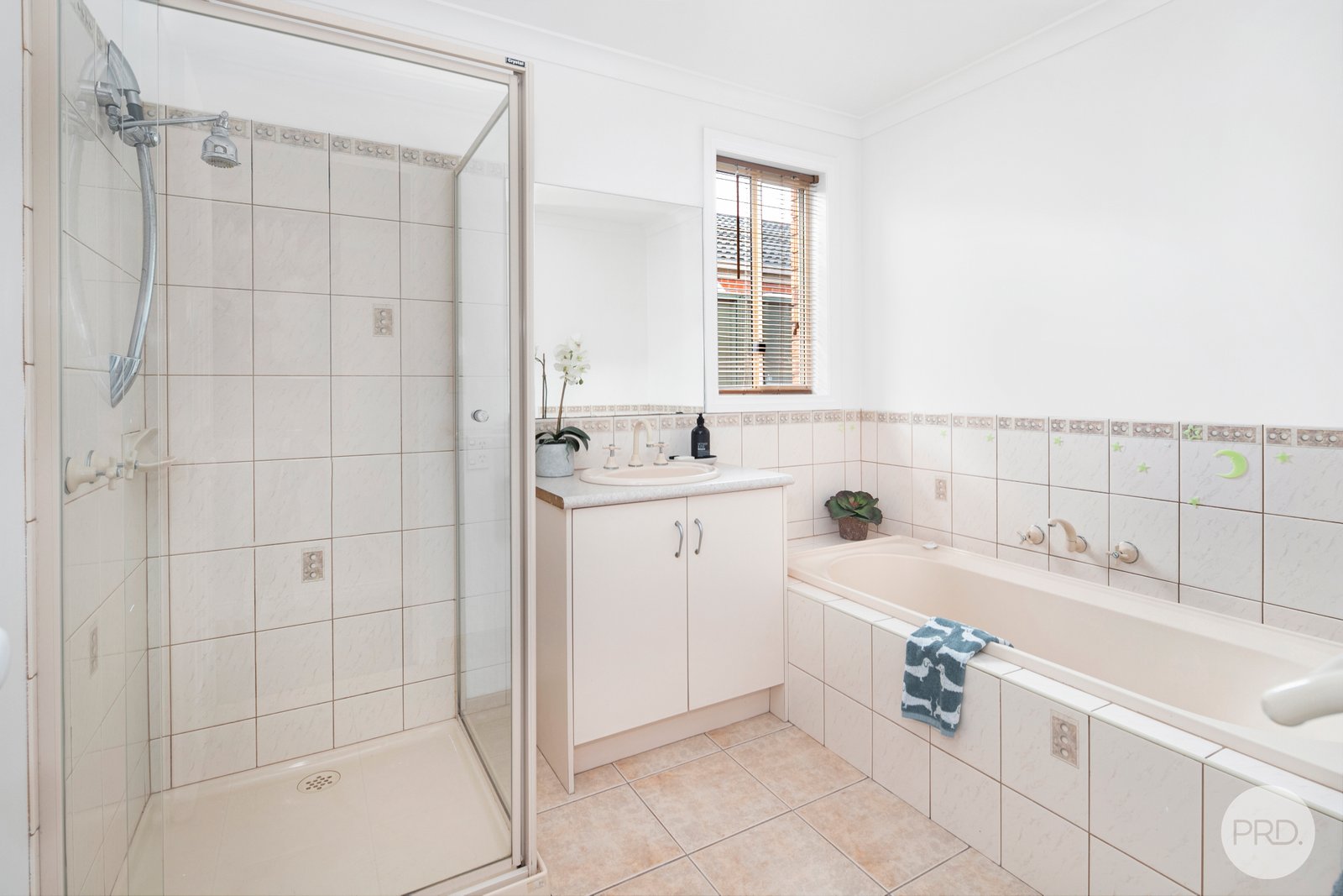 94 Stirling Drive LAKE GARDENS 15