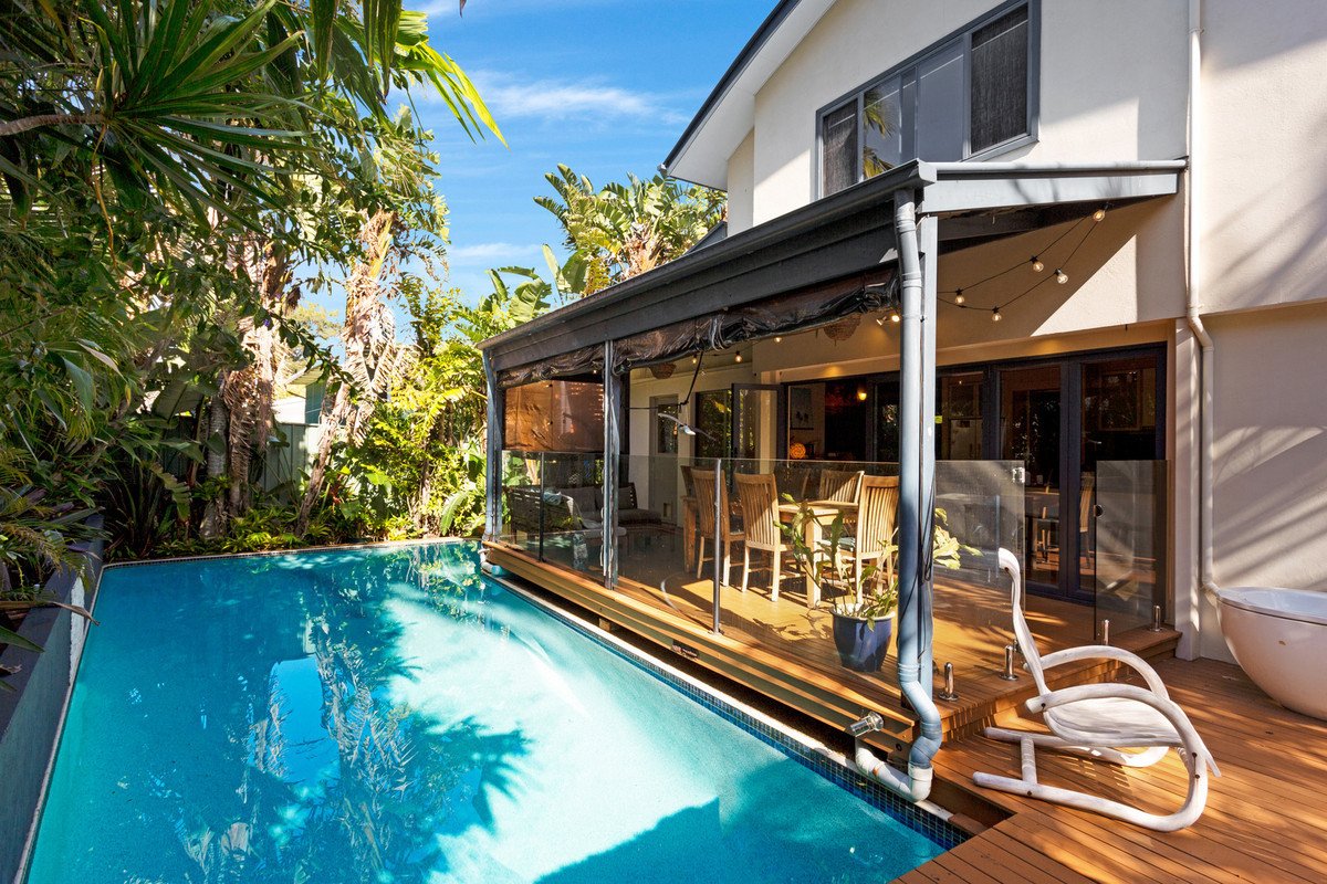 94 West Burleigh Road BURLEIGH HEADS 2