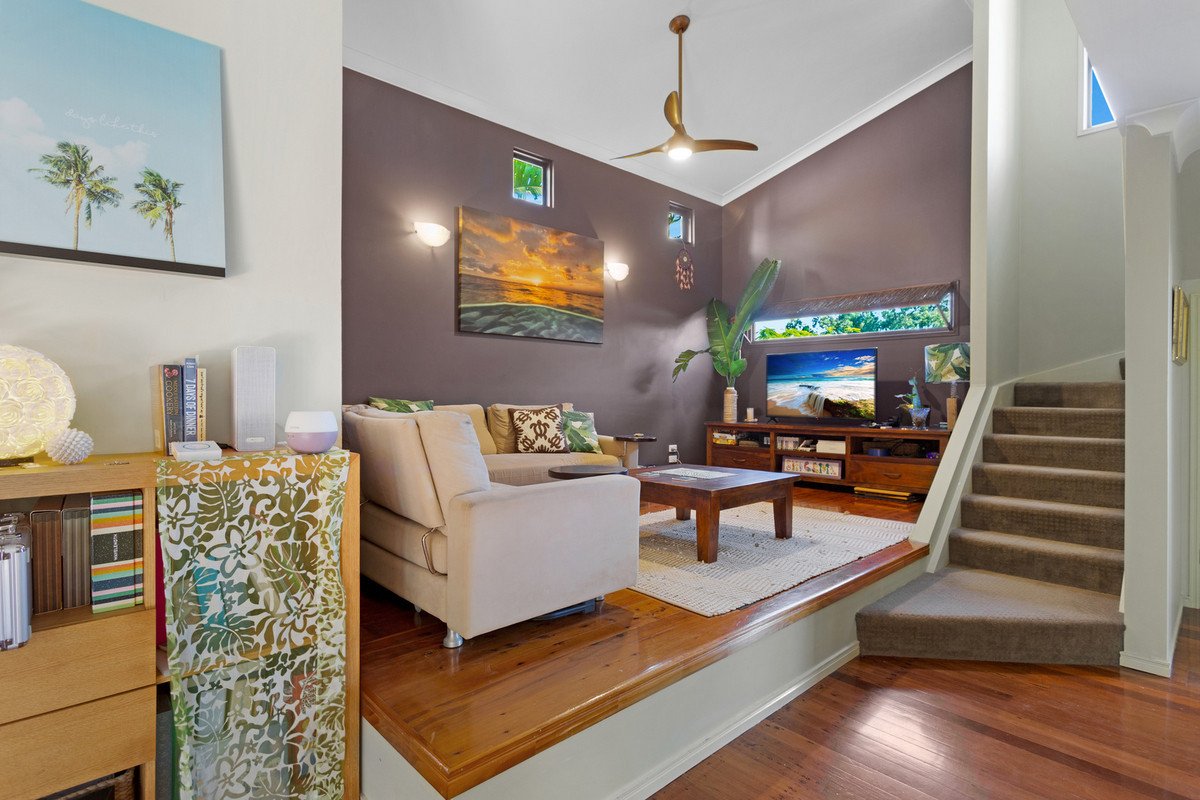 94 West Burleigh Road BURLEIGH HEADS 6