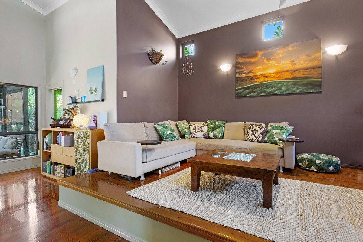 94 West Burleigh Road BURLEIGH HEADS 7