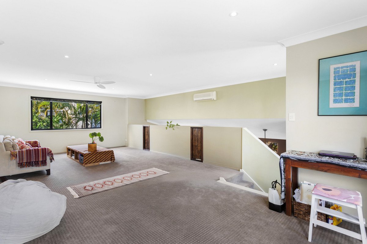 94 West Burleigh Road BURLEIGH HEADS 8
