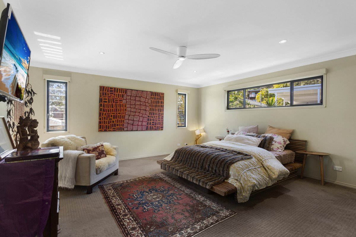 94 West Burleigh Road BURLEIGH HEADS 9