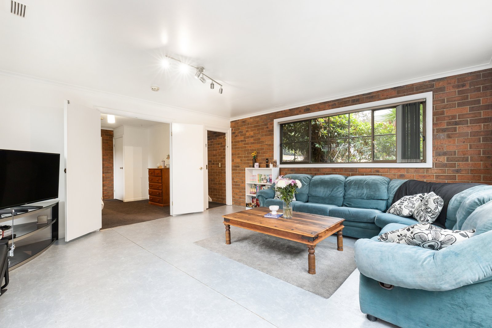 Gallery: 941-943 Ferntree Gully Road