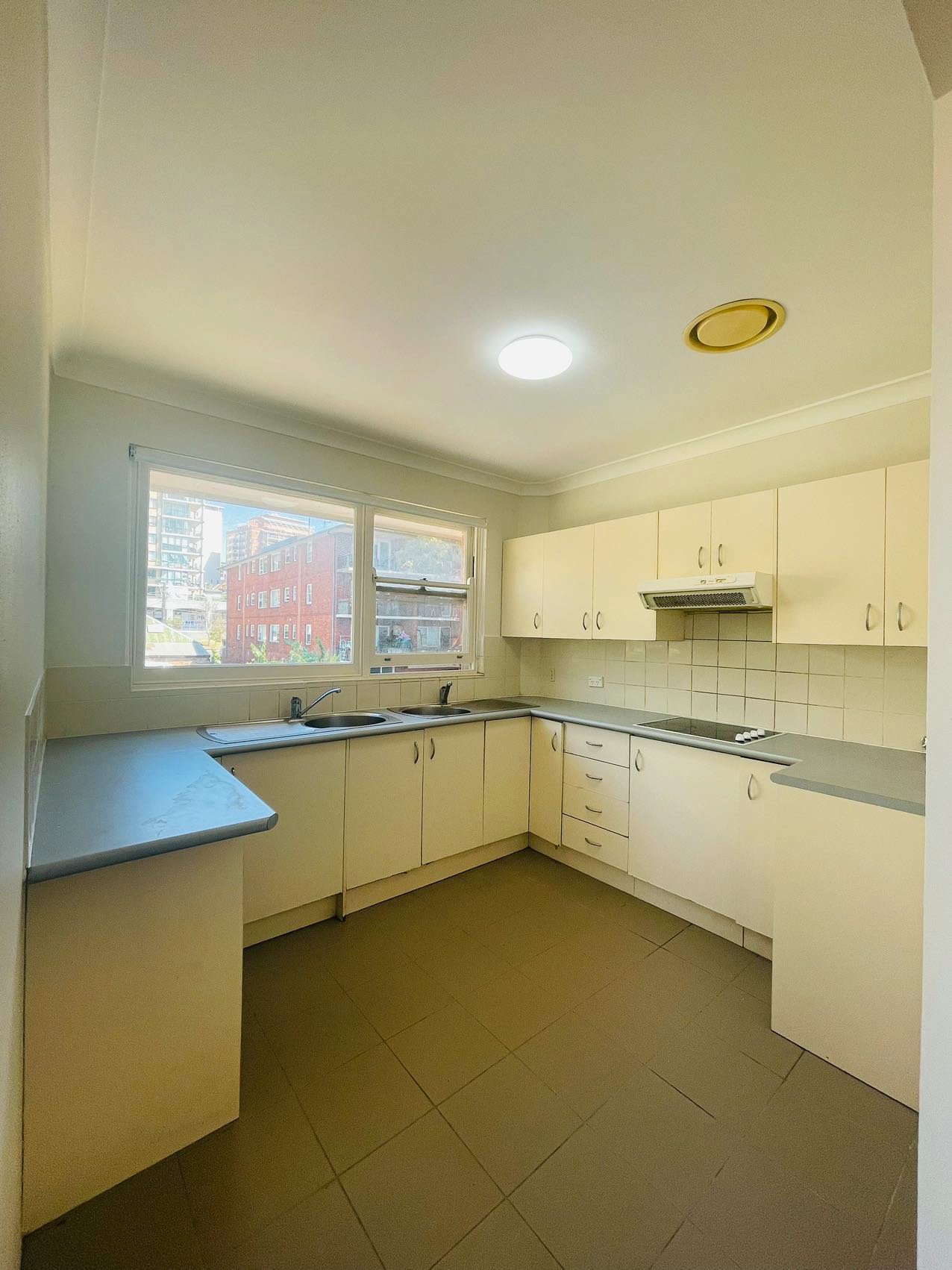 9/43 The Avenue HURSTVILLE 4