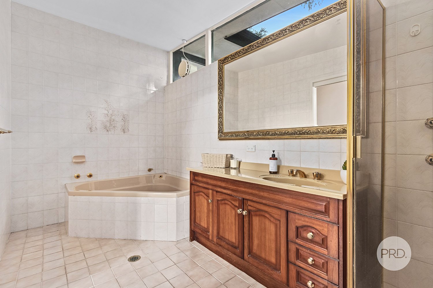 945 Forest Road LUGARNO 7
