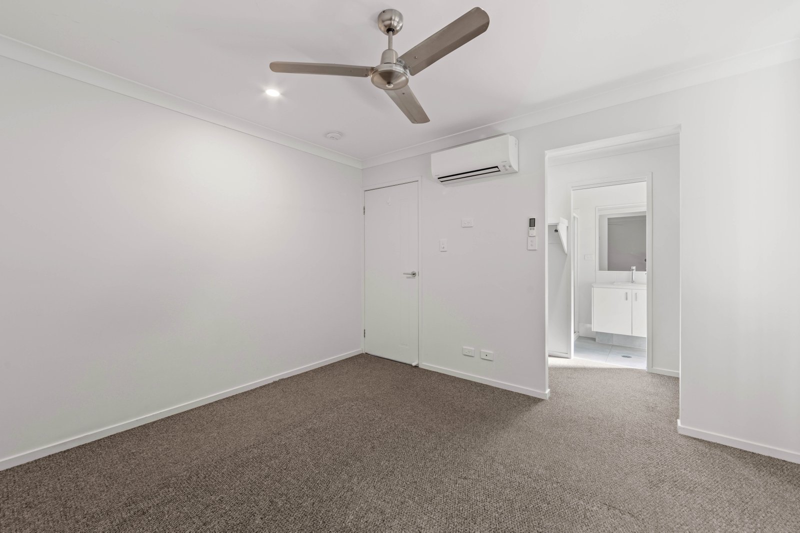 94a Dixon Drive PIMPAMA 5