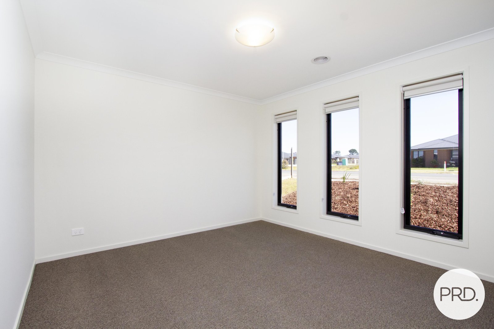 95 Ascot Gardens Drive DELACOMBE 2