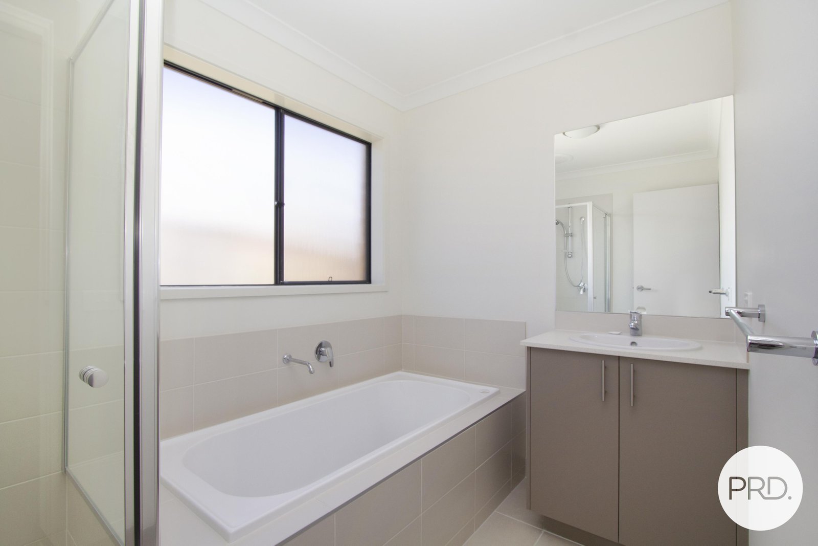 95 Ascot Gardens Drive DELACOMBE 8