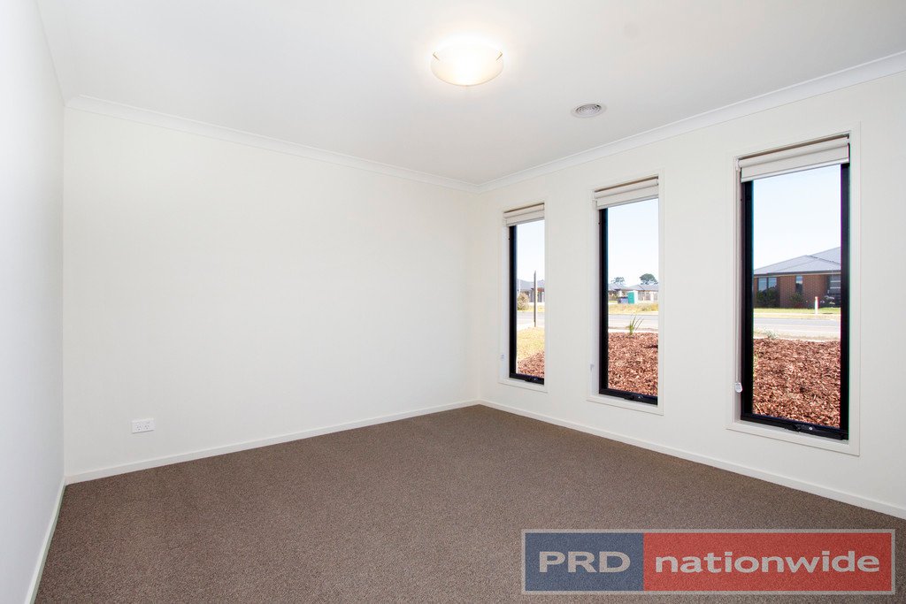 95 Ascot Gardens Drive DELACOMBE 5