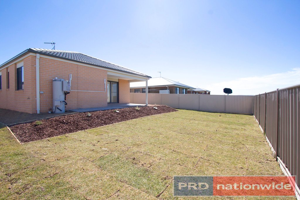 95 Ascot Gardens Drive DELACOMBE 8