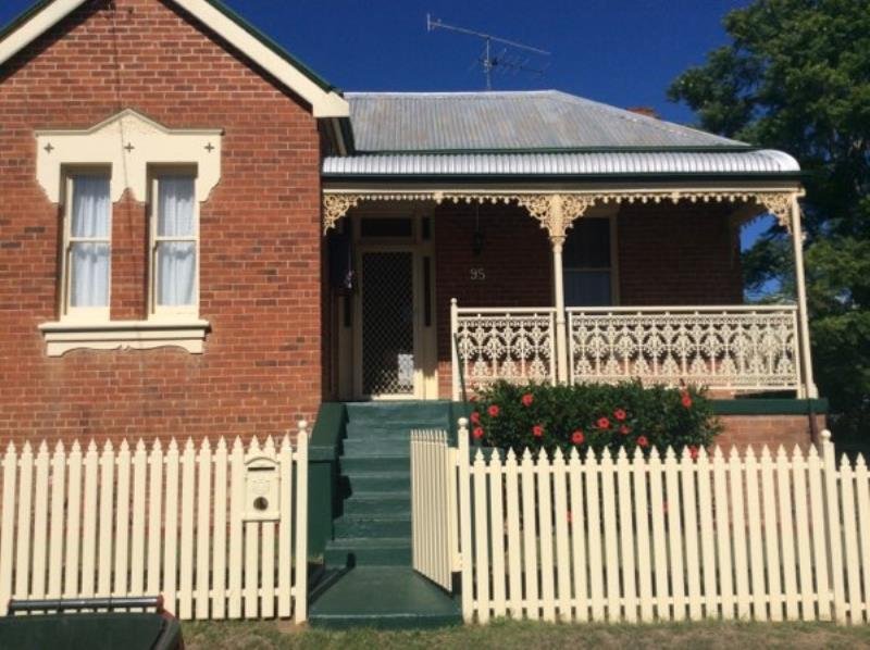 95 Denne Street TAMWORTH 1