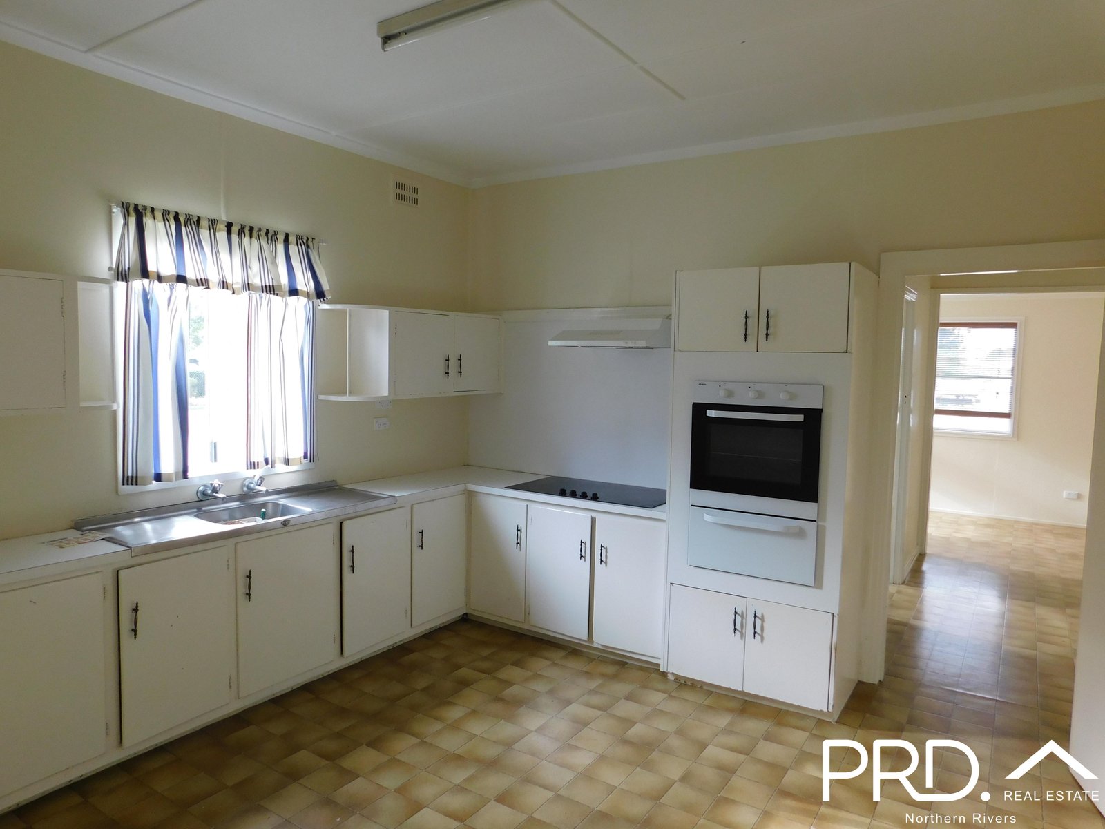 95 Dyraaba Street CASINO 8