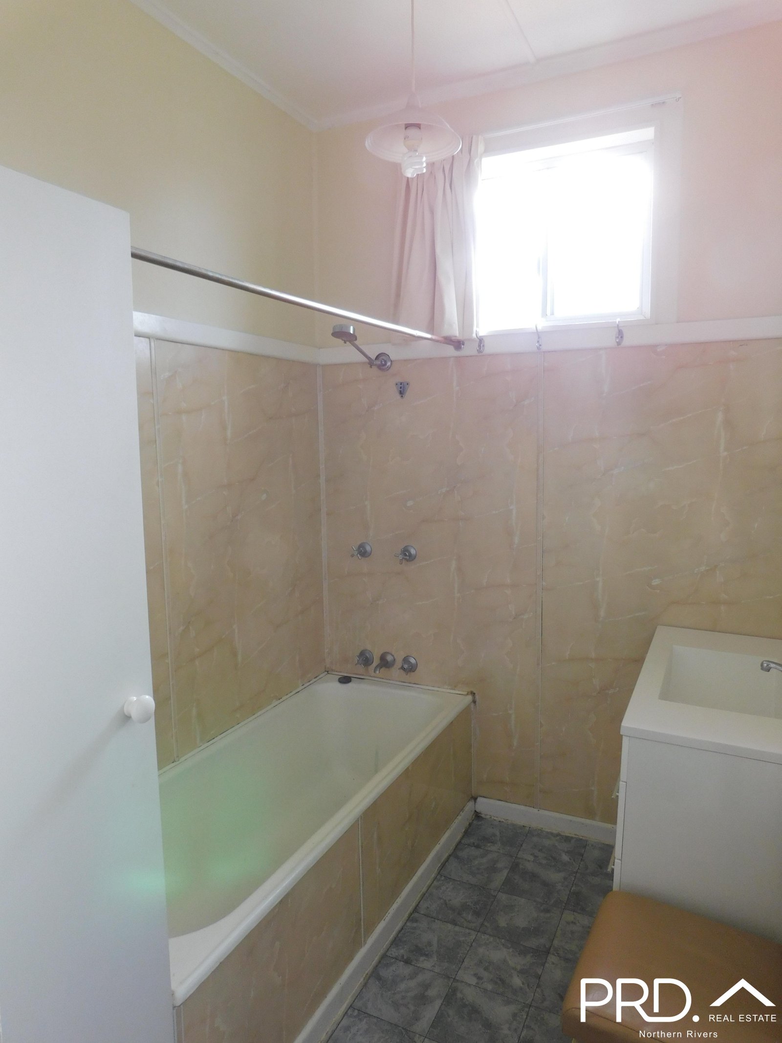 95 Dyraaba Street CASINO 12