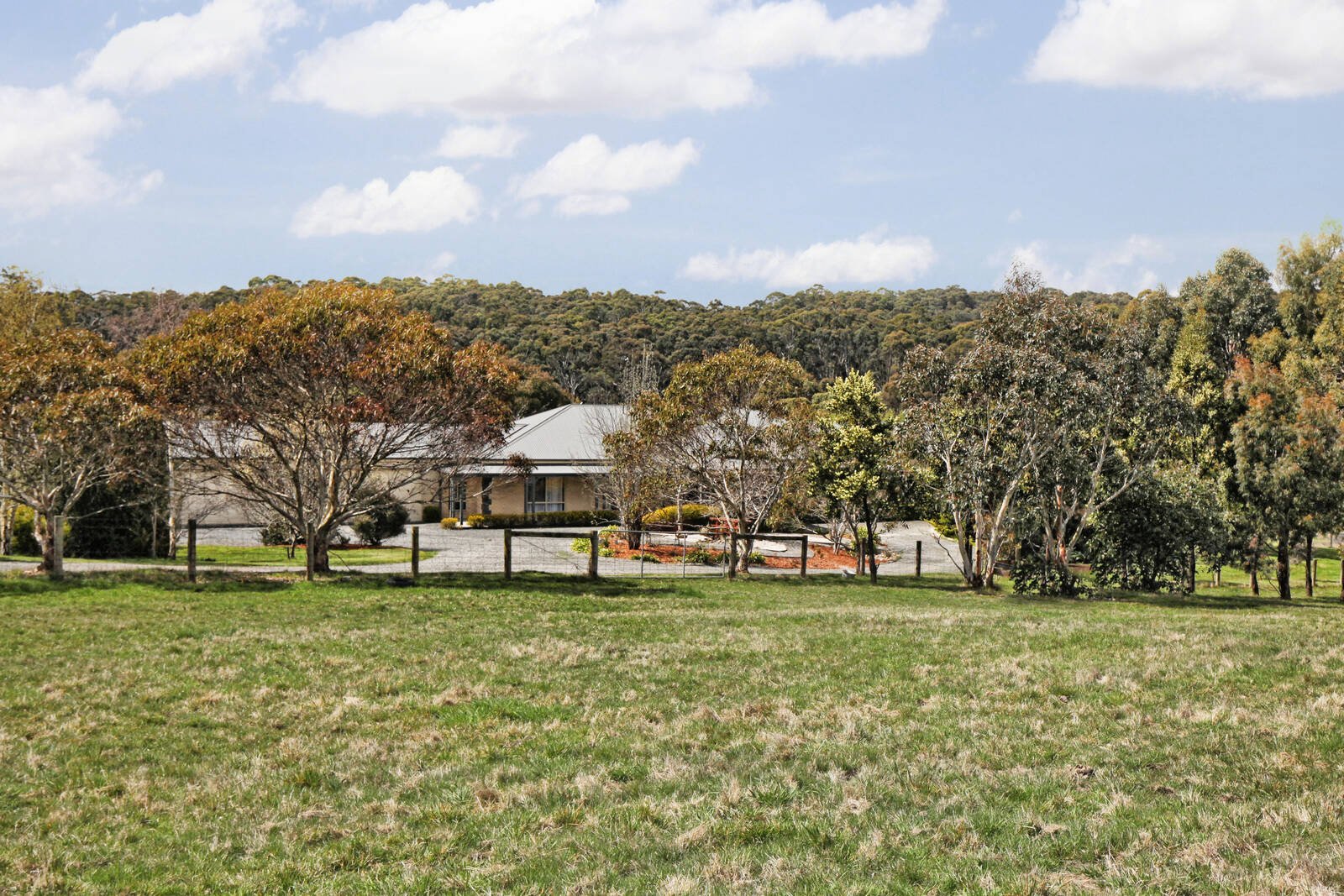 Real Estate and Property in 95 Muntzs Road, Woodend, VIC