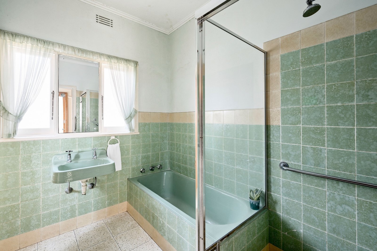 Real Estate and Property in 95 Patterson Road, Bentleigh, VIC