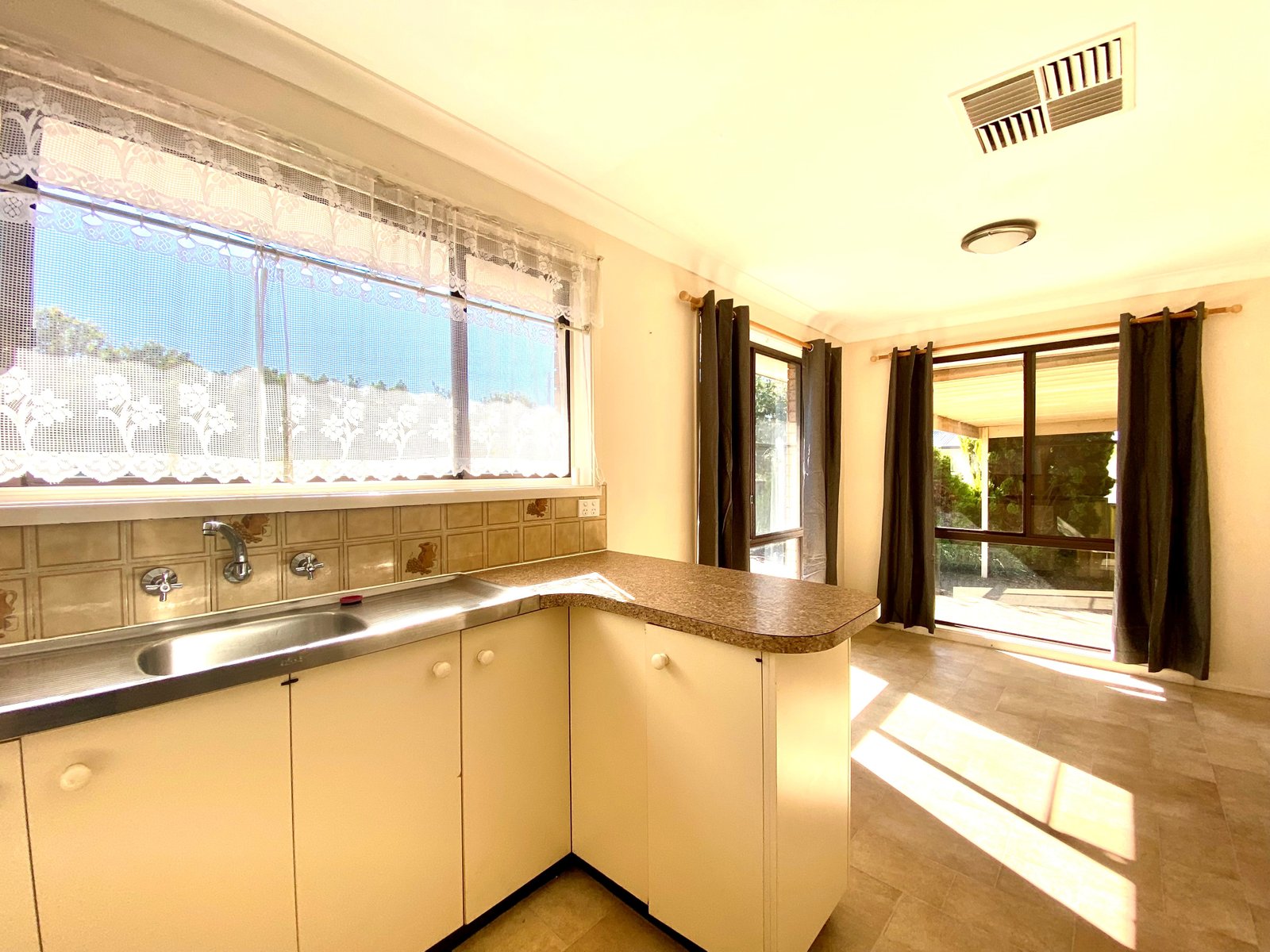 95 Peel Street TAMWORTH 5