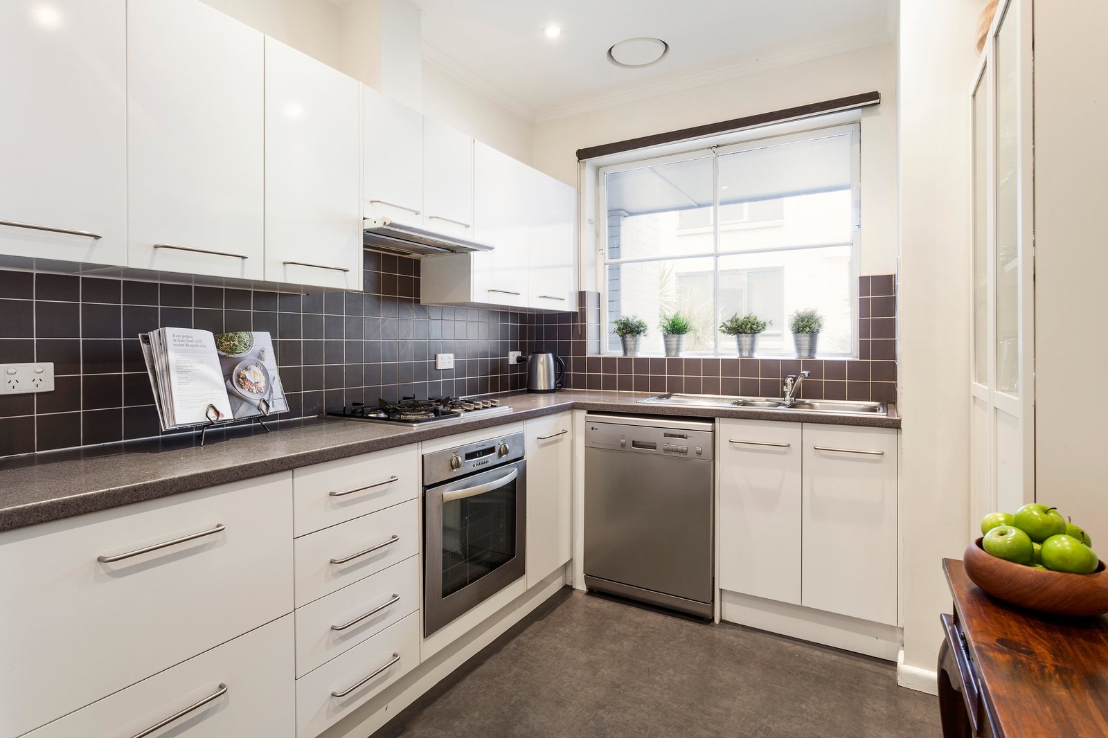 Gallery: 9/52 Hotham Street