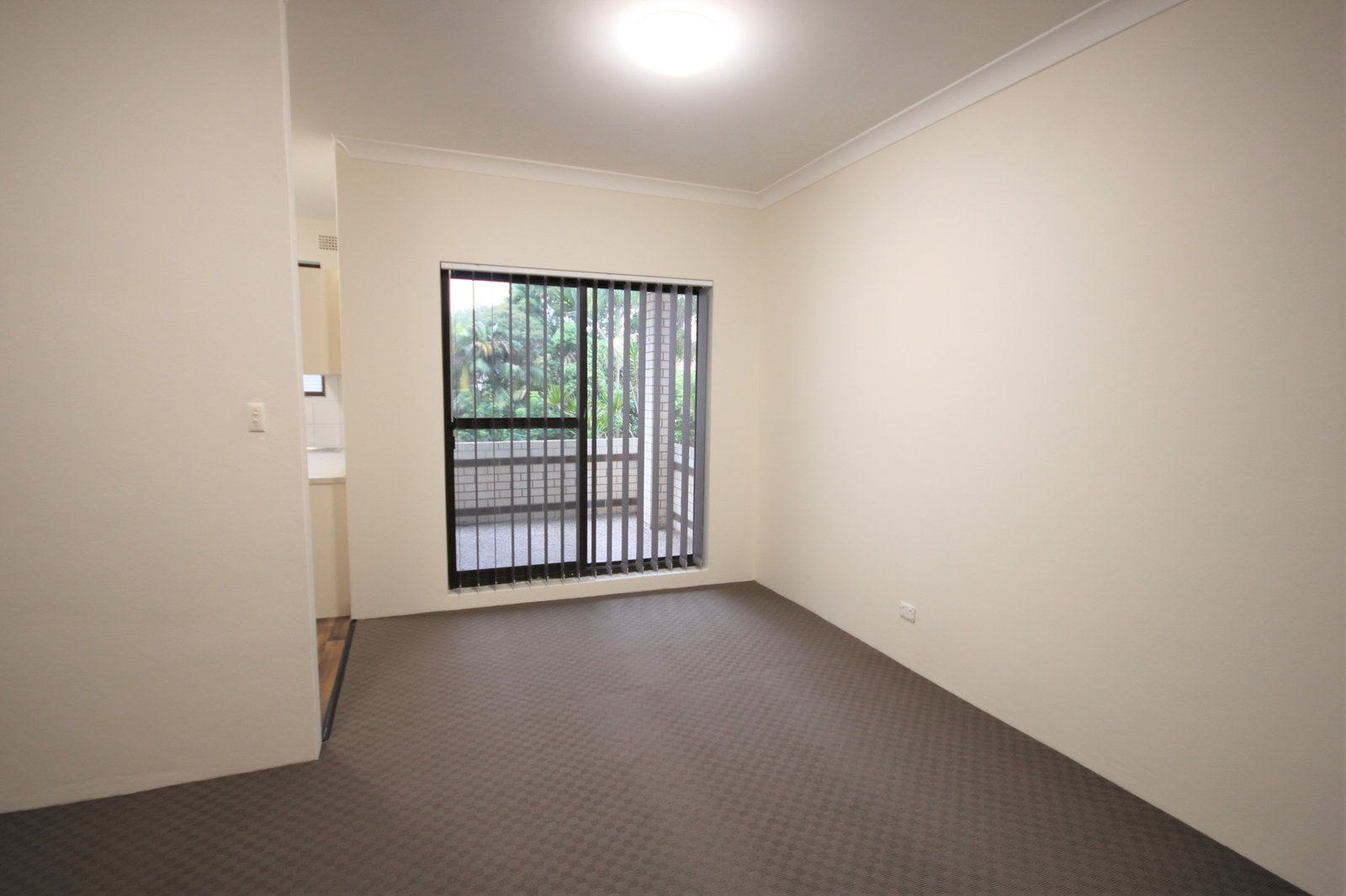 9/52 Warialda Street KOGARAH 4