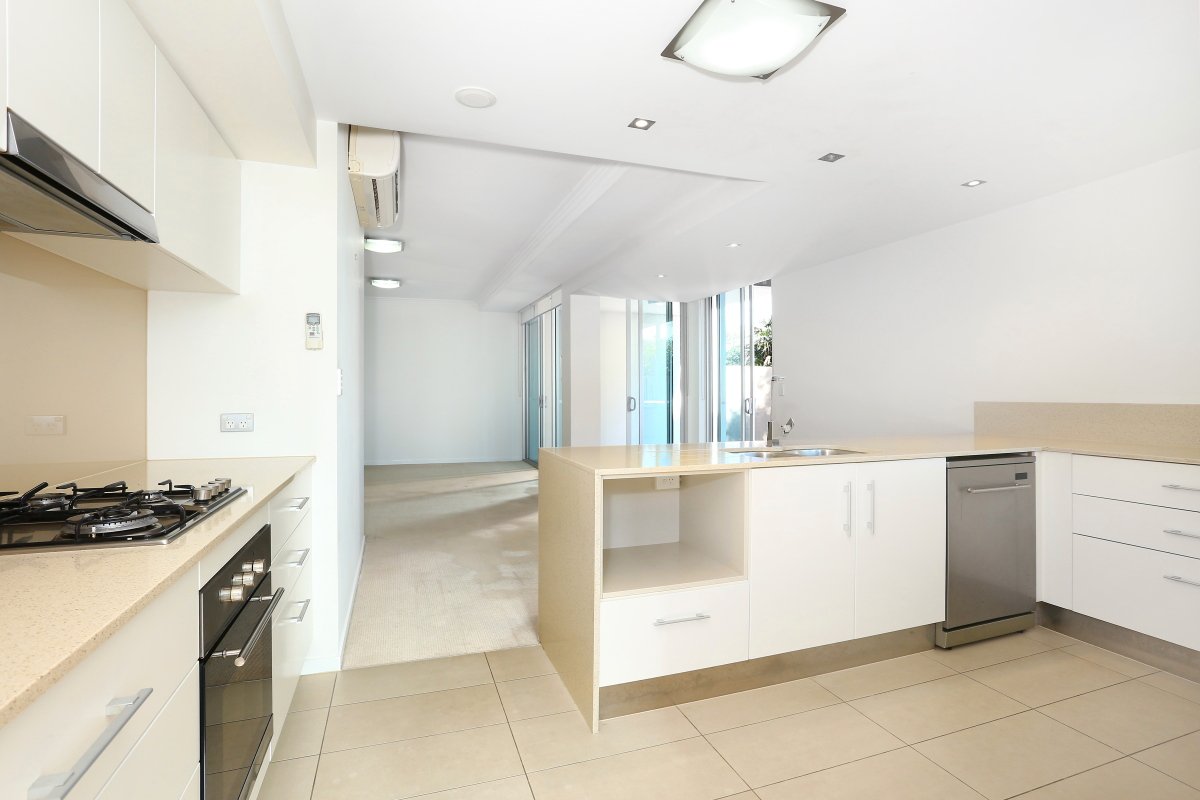 9/53 Darrambal Street CHEVRON ISLAND 8