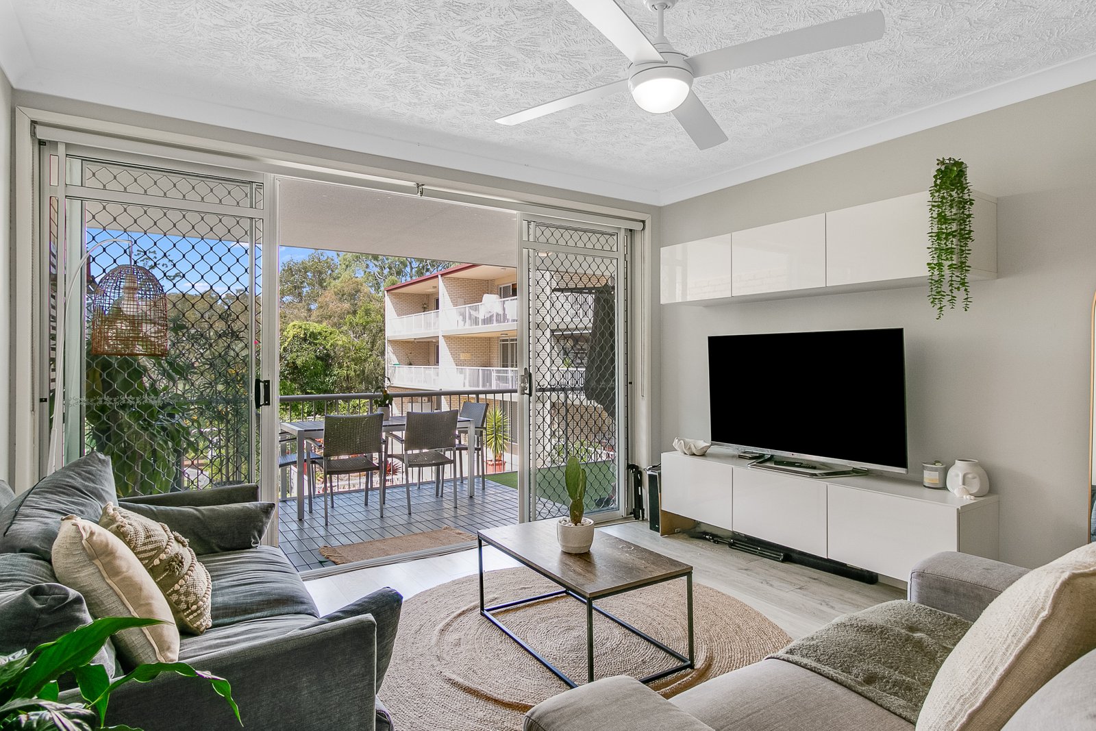 9/54 Dutton Street COOLANGATTA 3