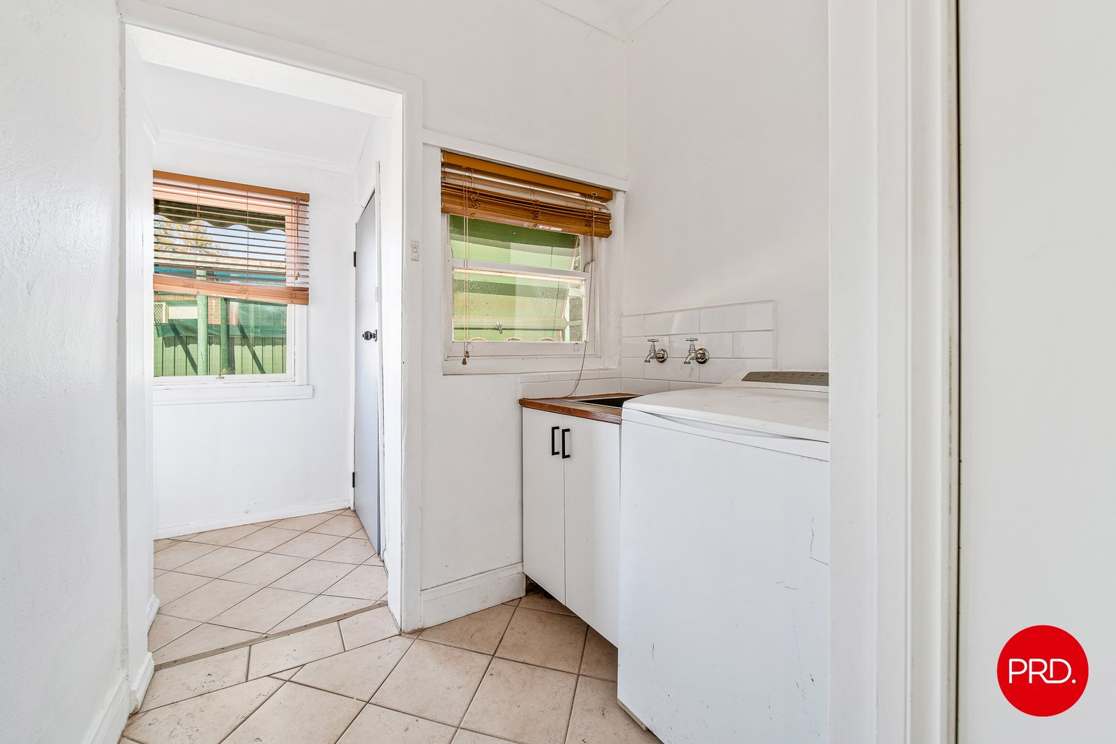 95A Olympic Parade KANGAROO FLAT 9