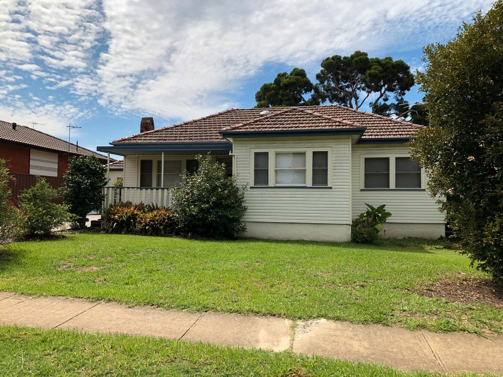 96 Bransgrove Rd  REVESBY 2