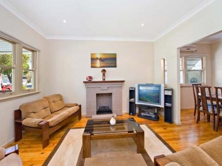 96 Bransgrove Rd  REVESBY 4