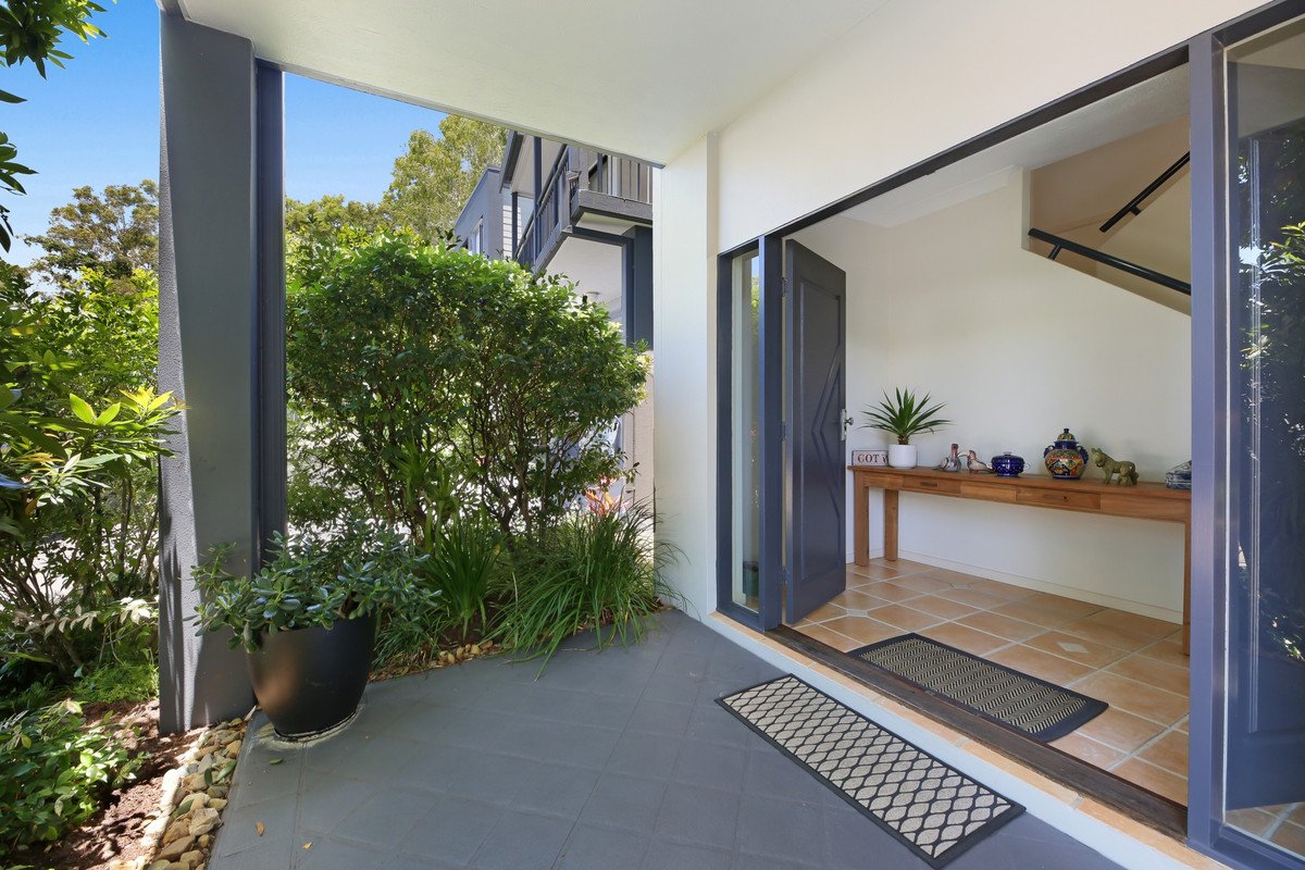 9/6 Burrabee Street Burleigh Heads 3