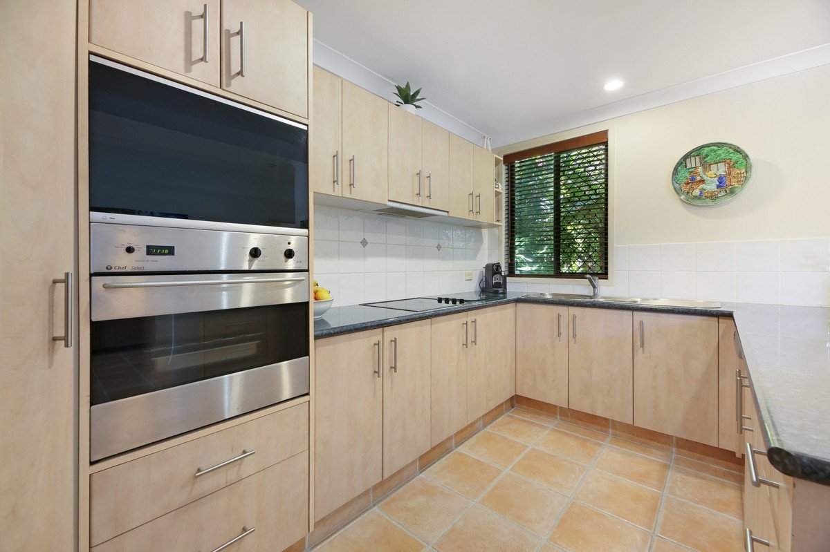 9/6 Burrabee Street Burleigh Heads 11