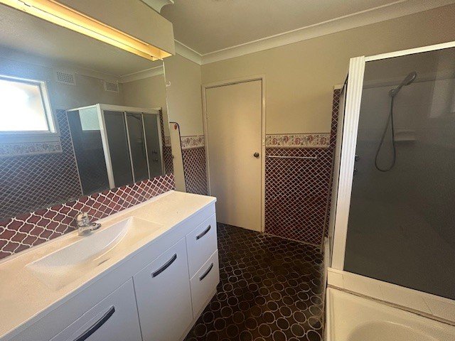 96 Hillvue Road TAMWORTH 8