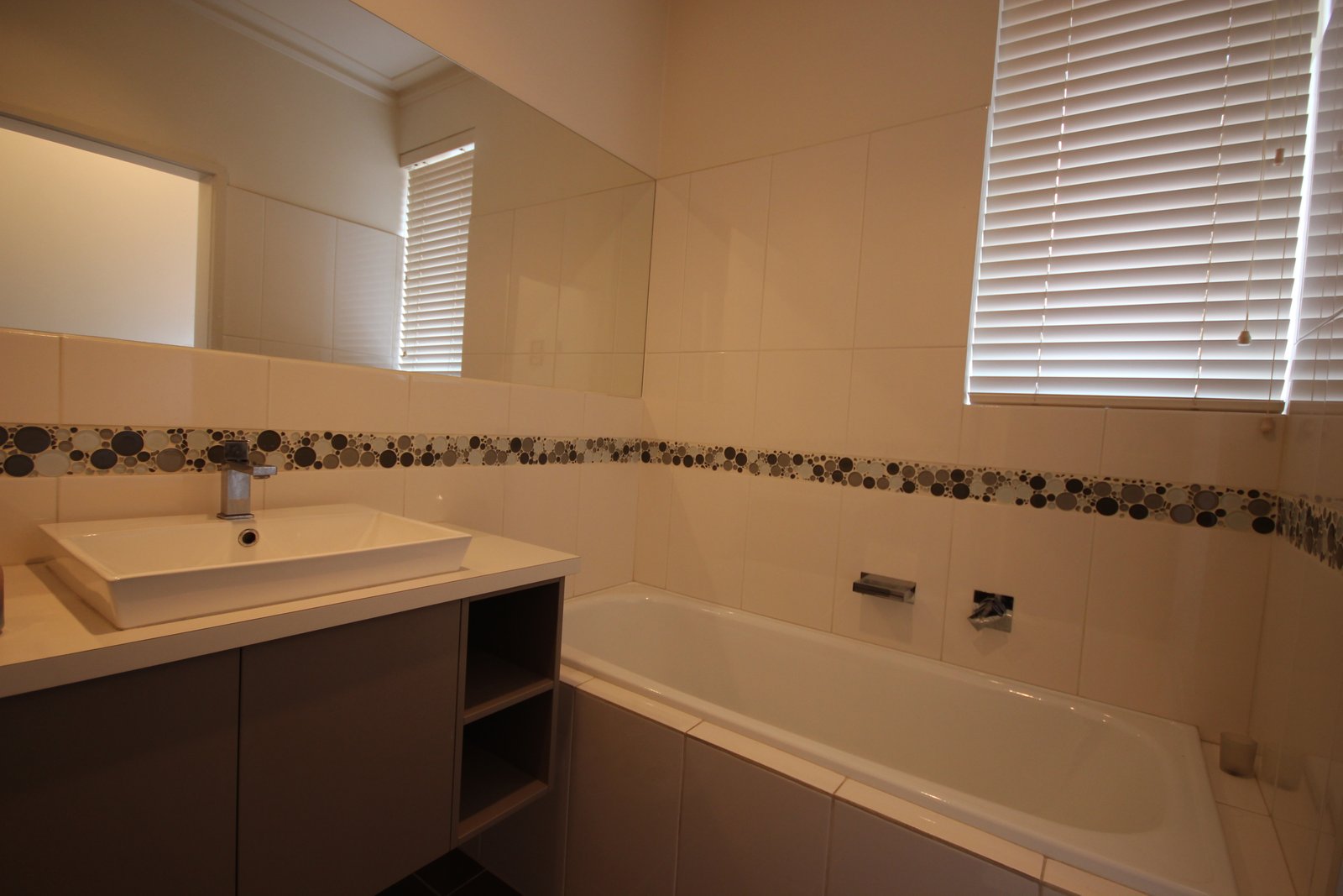 Gallery: 9/6 Ormond Road